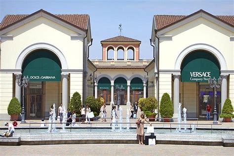 fox town or serravalle outlet 